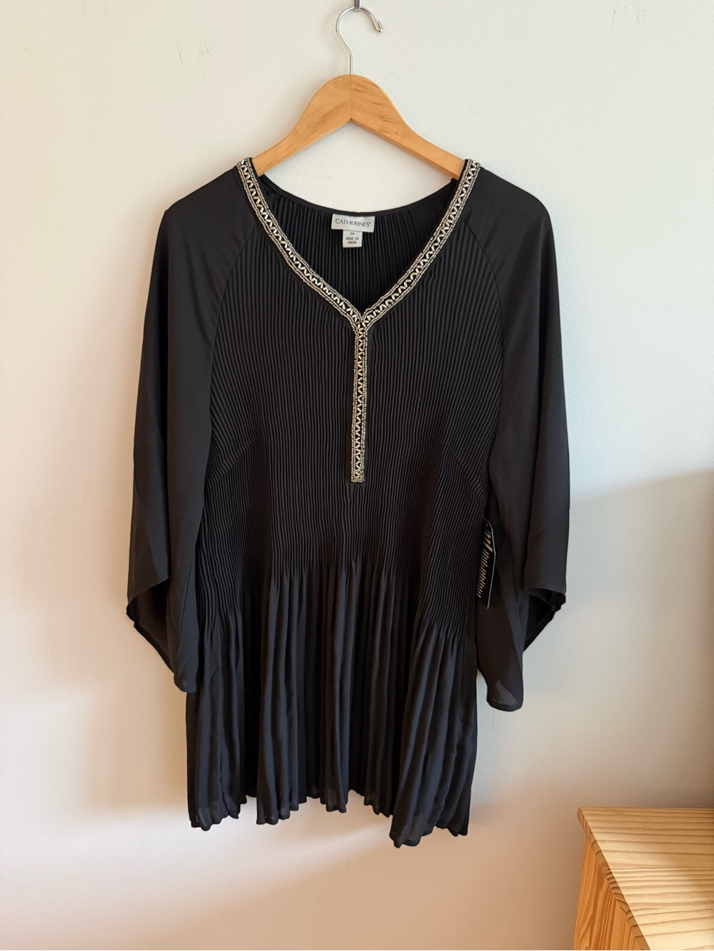 Catherines 2X Black Pleated Beaded V Neck Tunic Blouse Sheer 3/4 Sleeves